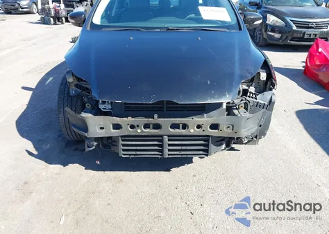 2014 Ford Focus Titanium z USA, uszkodzony, nr VIN 1FADP3N25EL188504